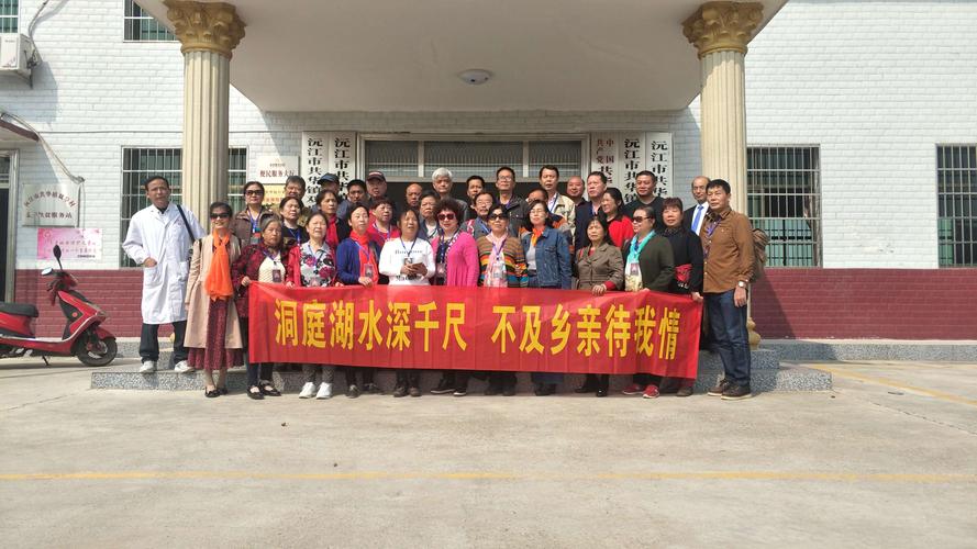 邓格林代表驻村工作队对知青们的到来表示热烈欢迎!