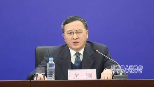 省生态环境厅党组成员,副厅长龙刚(文颖 摄)