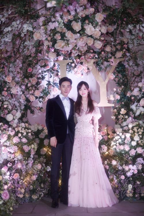 其实关于怀孕这个消息,从唐嫣嫁给罗晋后,吃瓜网友就一直在巴巴地等着