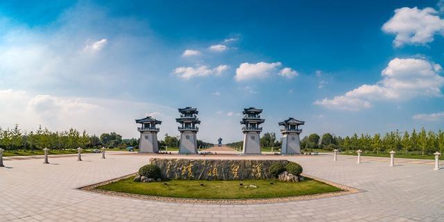刘邦故里刘邦故里文化景区坐落在丰县赵庄镇金刘寨村,因这里是刘邦的