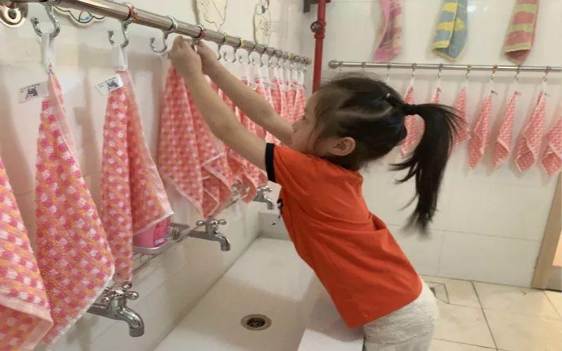 看我的毛巾挂的多整齐