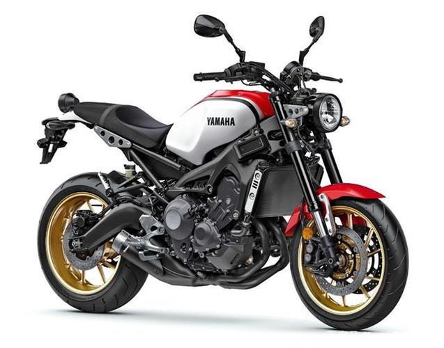 雅马哈xsr现代复古摩托车