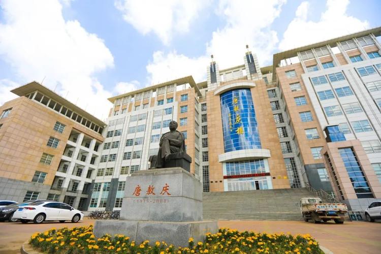 吉林大学物理学科创始人之一的朱光亚,毕业于西南联大,在美国密执安