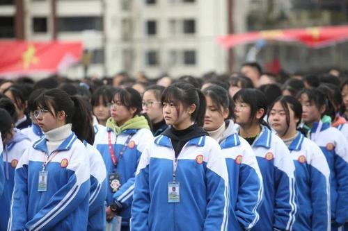 毕节梁才学校升旗仪式(杨磊 摄)