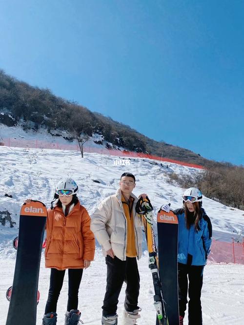 太子岭滑雪场_滑雪_风景_滑雪板_墨镜_手套_出行_出行