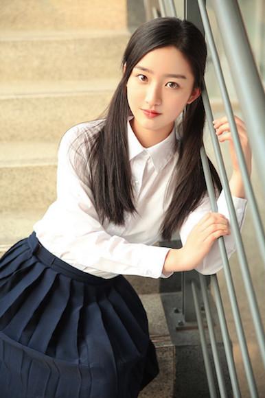 05后重庆妹邓恩熙成最小朋女郎搭档林心如惊艳亮相