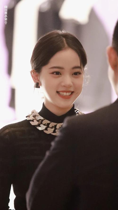 欧阳娜娜的千金妆中的两个万能思路