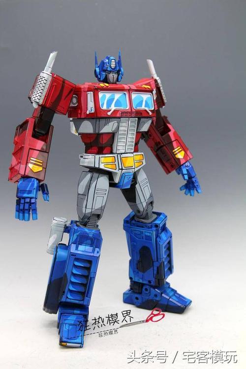 模玩秀:变形金刚官方 二次元 mpp10 擎天柱 和mp磁带小队重涂