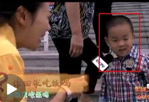 当记者问到一个小男孩:"你回家吃饭吗?