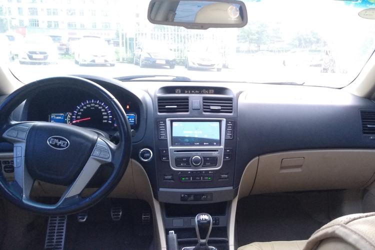 比亚迪-比亚迪g6 2013款 2.0l 手动尊贵型