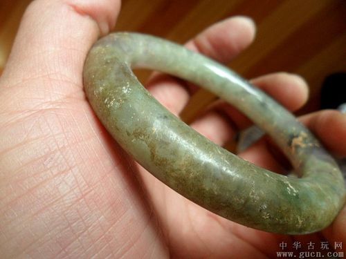 出土全品相清代老坑种带紫罗兰花色翡翠手镯一件