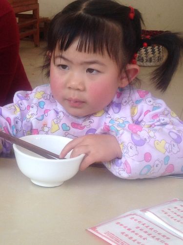 小朋友肚子饿了