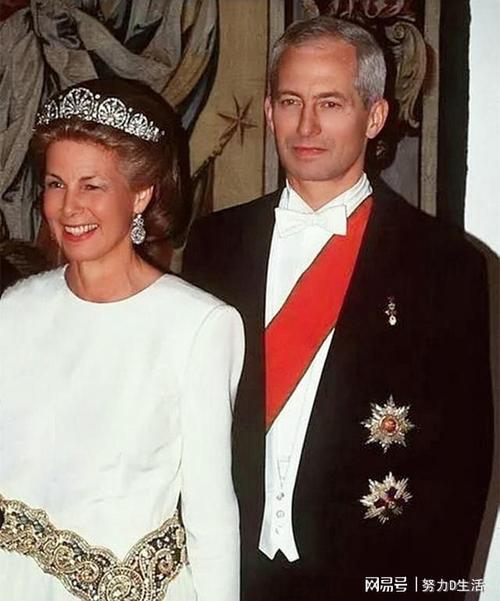 汉斯·亚当二世与玛丽·金斯基王妃2000年1月,安吉拉·吉塞拉·布朗与