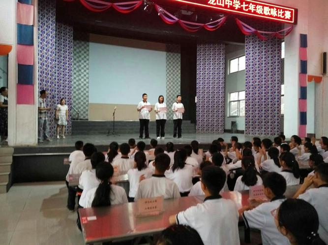 林州市龙山中学"舞动青春,歌声飞扬"大合唱