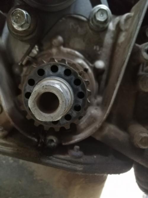 因为原车发动机上做了很好的记号.而发