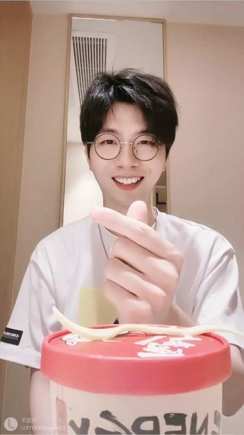 lex挺帅的 比周震南好看一点