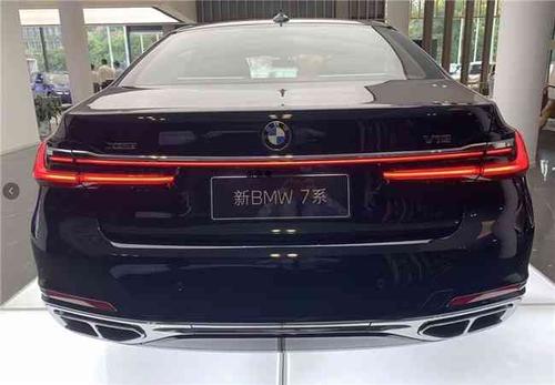 2021款宝马m760li 豪华在进化耀影版