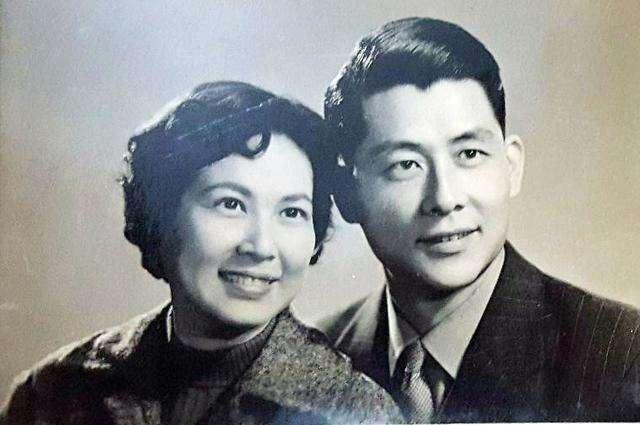 90岁王心刚一代人的男神与初恋妻子恩爱一生儿女是亿万富翁