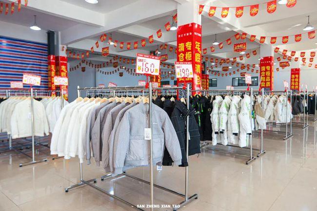 羽绒服80元起这家大型羽绒服特卖会抢疯了仙桃人看完就坐不住了