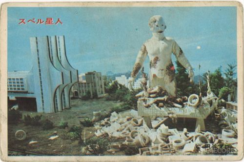 乍看之下《农马尔特的使者》只是讲述了陆地人和海底人的冲突而已