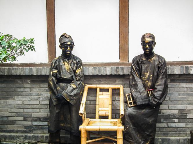 老成都宽窄巷的铜人