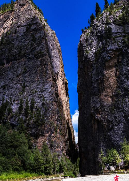 甘南则岔石林奇观请欣赏