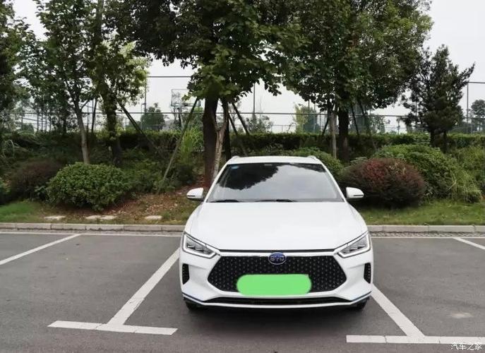 比亚迪e22021款豪华型