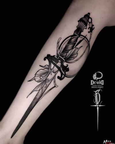 经典黑灰 剑 纹身手稿