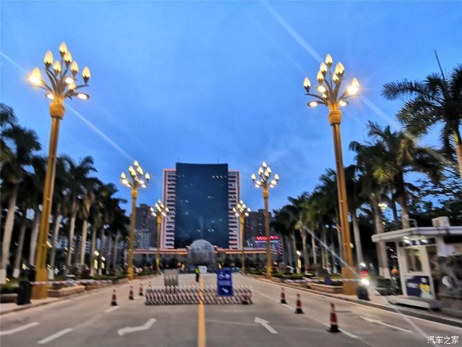 石狮人民广场散散步再去看看世茂摩天轮