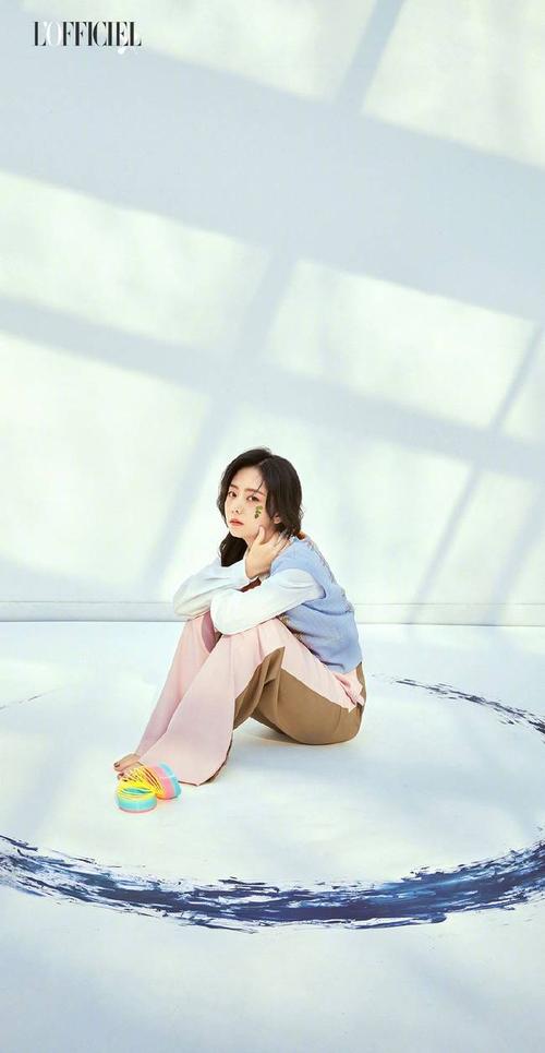 谭松韵最新大片上演锁骨杀甜美动人春日气息满满