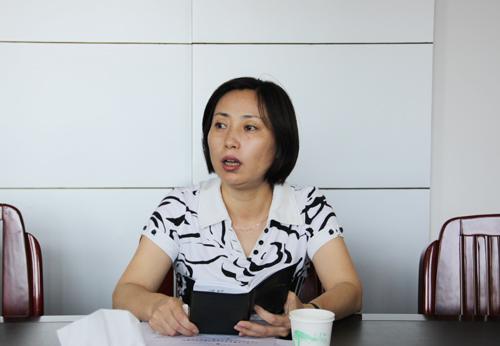 副县长李燕主持会议