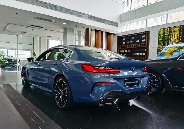 个性潮流的设计很有时尚运动范宝马840i四门轿跑车实车