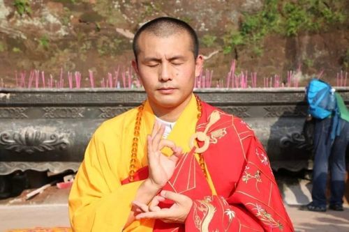 恒顺法师于2006年创建万佛山永清寺,本着以禅为根,以密为用,以教