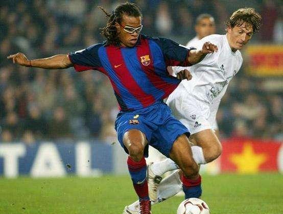 戴维斯:是"斗牛犬",也是"野猪"的一名足球运动员