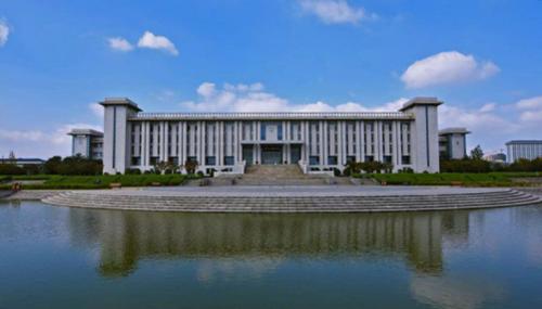 【人民网】东南大学:庭前时有东风入,正是朗朗读书时