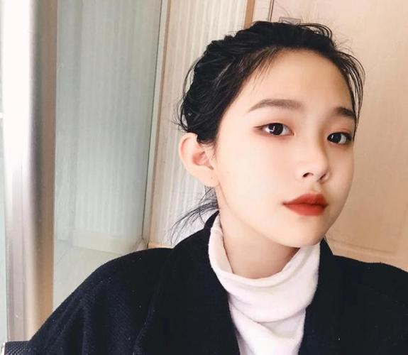 单眼皮女生更适合"韩系妆",气质又温柔,手残党4步就能