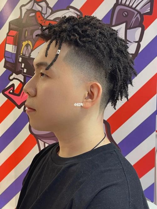 allen理发店90之 "夏嘉欢"发型照 脏辫配合着黑人烫