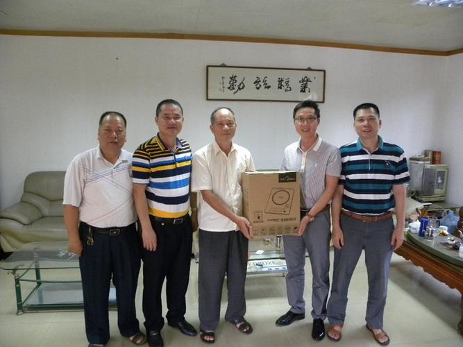 谢劲之副局长率队到白土所慰问退休老同志