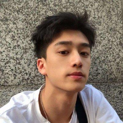 男生自拍头像真的
