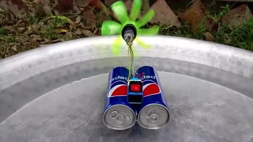 如何利用可乐瓶制作一艘船,非常简单有趣的创意小玩具
