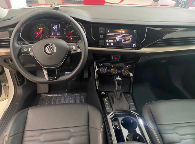 体验2.0t"丐版"帕萨特:白色真少见,内饰似朗逸,空间奢华