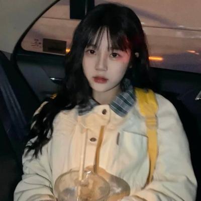 微信清纯脱俗的气质女生头像希望也有人是你的最佳听众