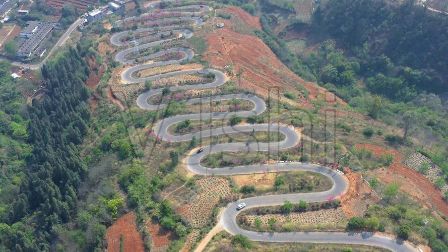 航拍云南昆明宜良县68道拐3_3840x2160_高清视频素材