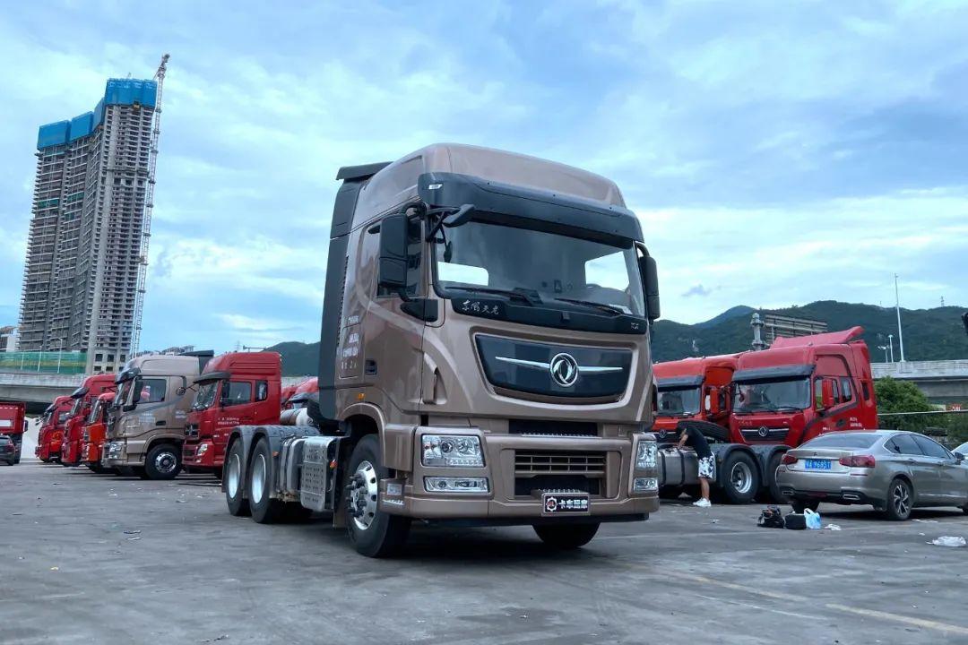 "龙擎"动力链首秀!东风天龙旗舰实拍,国六560马力 14挡