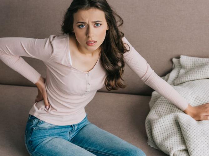 女人右后腰酸痛的原因