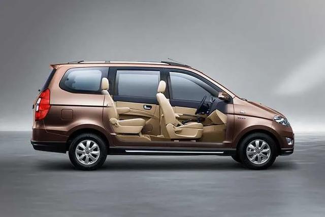新五菱宏光7座mpv能拉又能装经济又实惠