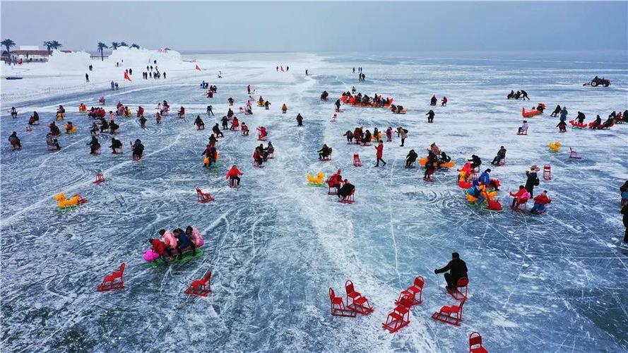 在冰雪大河口邂逅冬日奇遇 我们一起 冰雪节点燃了运动的激情 让玩过