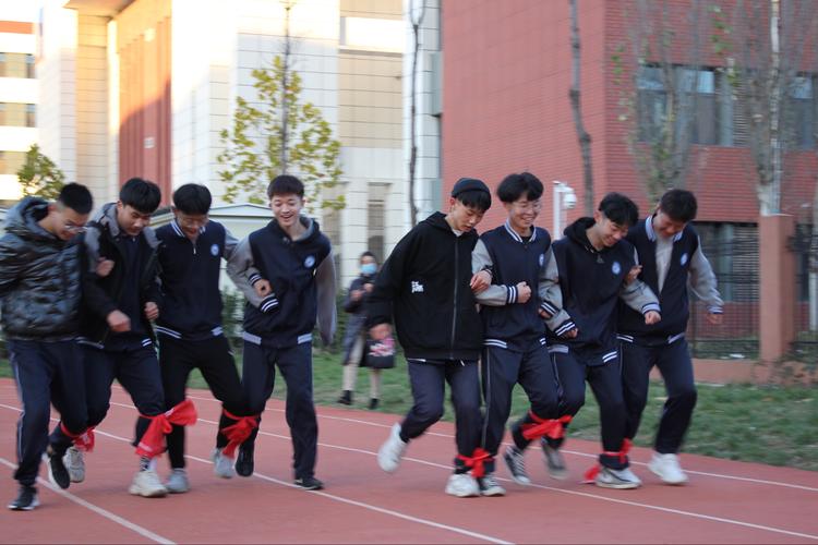 其它 四人五足 写美篇 "四人五足"是一种控制性较强的合作游戏,有较高