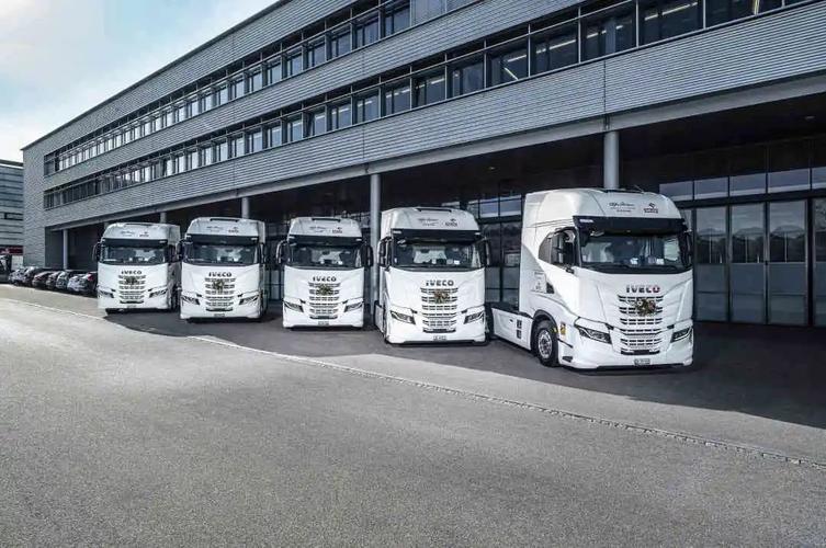 依维柯为阿尔法罗密欧竞速f1车队提供sway卡车用于车队运输