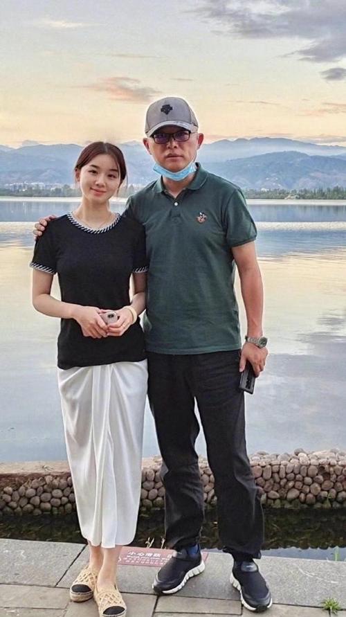 孟非23岁女儿初长成,颜值不输女明星,网友:难怪郭德纲想攀亲家